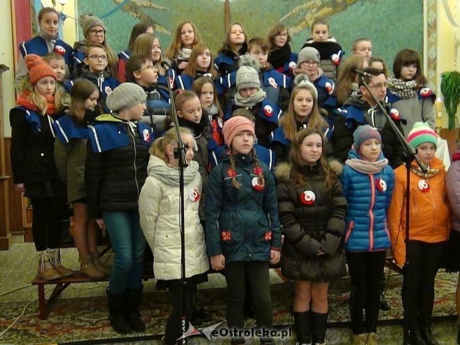 Troszyn: Akademia z okazji Święta Niepodległości [19.11.2015] - zdjęcie #11 - eOstroleka.pl
