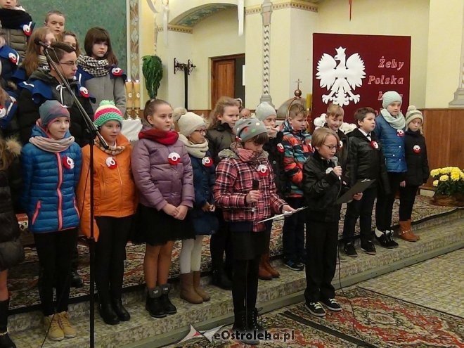 Troszyn: Akademia z okazji Święta Niepodległości [19.11.2015] - zdjęcie #12 - eOstroleka.pl
