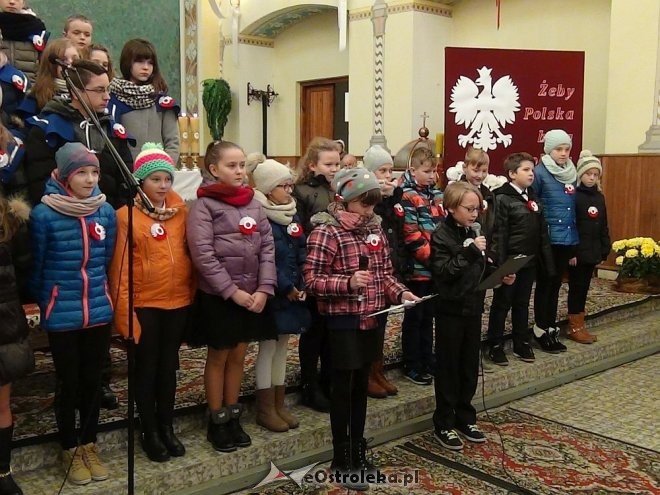 Troszyn: Akademia z okazji Święta Niepodległości [19.11.2015] - zdjęcie #33 - eOstroleka.pl