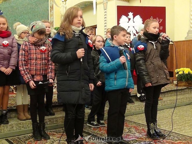Troszyn: Akademia z okazji Święta Niepodległości [19.11.2015] - zdjęcie #14 - eOstroleka.pl