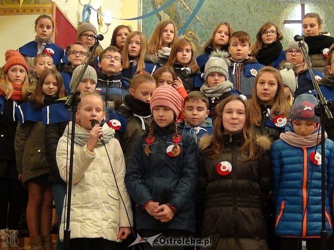 Troszyn: Akademia z okazji Święta Niepodległości [19.11.2015] - zdjęcie #22 - eOstroleka.pl