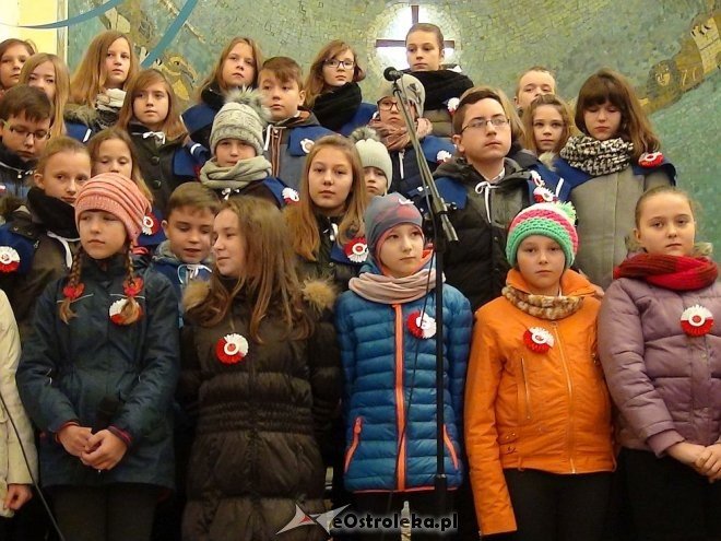 Troszyn: Akademia z okazji Święta Niepodległości [19.11.2015] - zdjęcie #23 - eOstroleka.pl