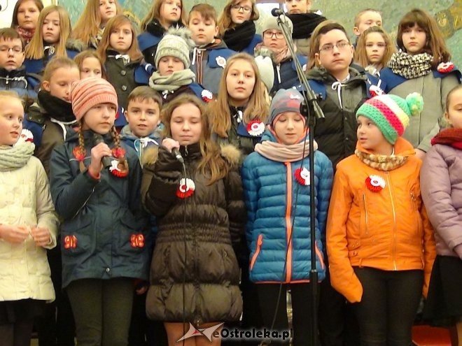 Troszyn: Akademia z okazji Święta Niepodległości [19.11.2015] - zdjęcie #24 - eOstroleka.pl