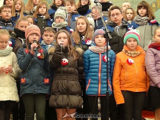 Troszyn: Akademia z okazji Święta Niepodległości [19.11.2015] - zdjęcie #25 - eOstroleka.pl