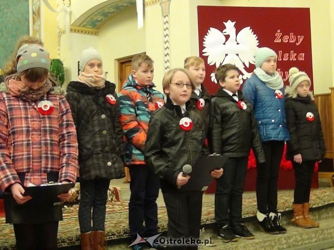 Troszyn: Akademia z okazji Święta Niepodległości [19.11.2015] - zdjęcie #19 - eOstroleka.pl