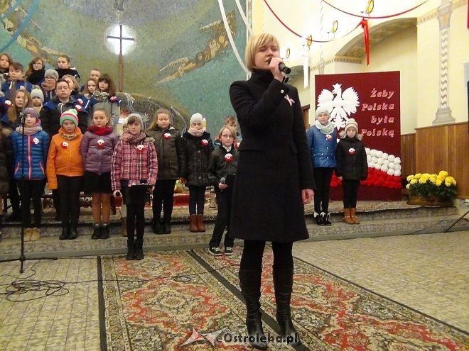 Troszyn: Akademia z okazji Święta Niepodległości [19.11.2015] - zdjęcie #29 - eOstroleka.pl
