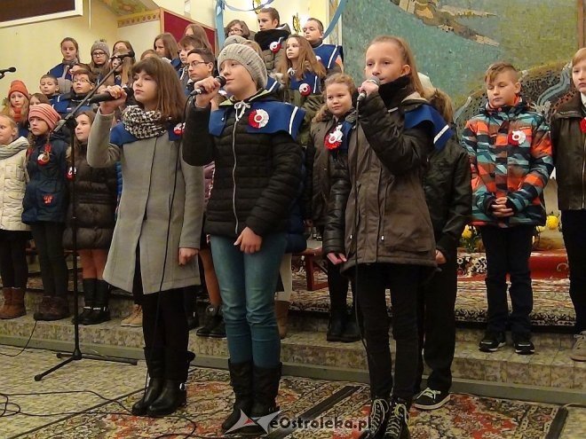 Troszyn: Akademia z okazji Święta Niepodległości [19.11.2015] - zdjęcie #34 - eOstroleka.pl