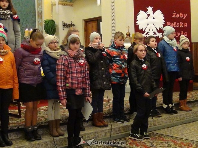Troszyn: Akademia z okazji Święta Niepodległości [19.11.2015] - zdjęcie #36 - eOstroleka.pl