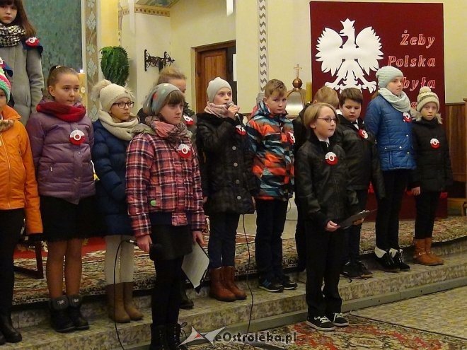 Troszyn: Akademia z okazji Święta Niepodległości [19.11.2015] - zdjęcie #37 - eOstroleka.pl