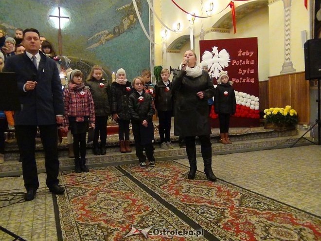 Troszyn: Akademia z okazji Święta Niepodległości [19.11.2015] - zdjęcie #40 - eOstroleka.pl