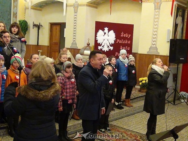 Troszyn: Akademia z okazji Święta Niepodległości [19.11.2015] - zdjęcie #2 - eOstroleka.pl