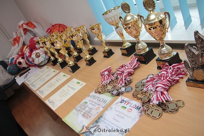 Szkolni sportowcy z powiatu ostrołęckiego z nagrodami starosty [20.11.2015] - zdjęcie #7 - eOstroleka.pl