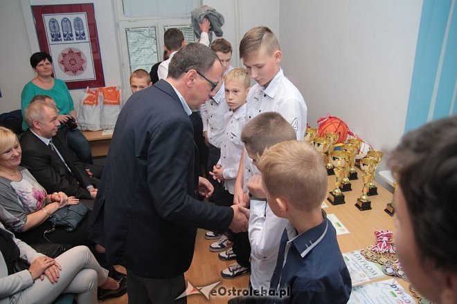 Szkolni sportowcy z powiatu ostrołęckiego z nagrodami starosty [20.11.2015] - zdjęcie #16 - eOstroleka.pl