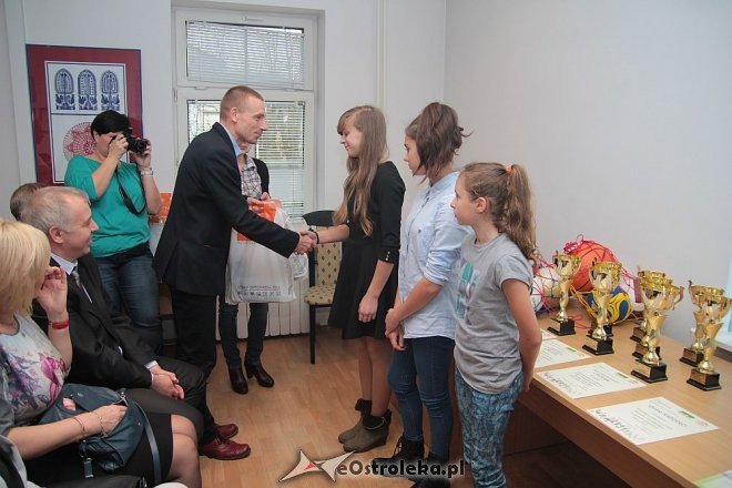 Szkolni sportowcy z powiatu ostrołęckiego z nagrodami starosty [20.11.2015] - zdjęcie #4 - eOstroleka.pl