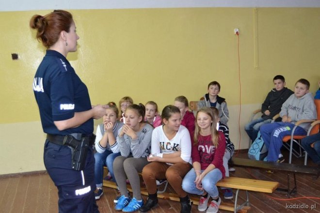 Profilaktyczne spotkanie uczniów z Chudka z ostrołęcką policjantką [22.11.2015] - zdjęcie #10 - eOstroleka.pl