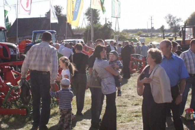 Święto Kukurydzy i Kurpiowskie Święto Mleka (20.09.09) - zdjęcie #65 - eOstroleka.pl