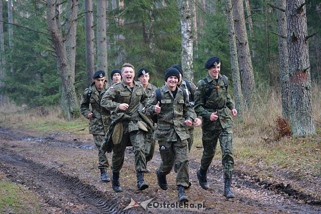 Uczniowie z „dwójki” w IV edycji Rajdu Żołnierza na poligonie w Bemowie Piskim [26.11.2015] - zdjęcie #102 - eOstroleka.pl