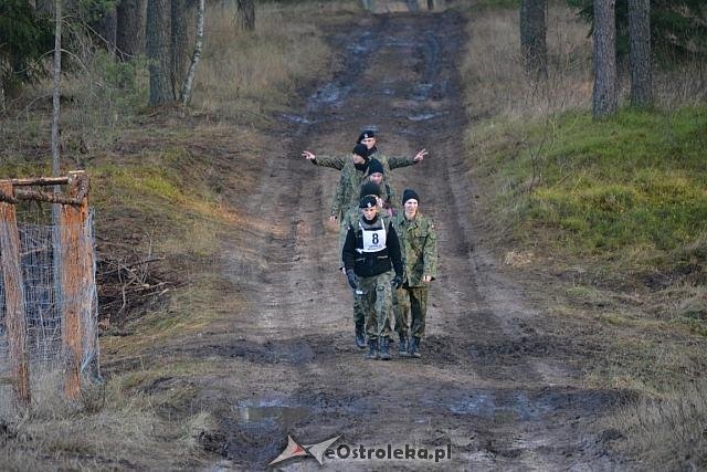 Uczniowie z „dwójki” w IV edycji Rajdu Żołnierza na poligonie w Bemowie Piskim [26.11.2015] - zdjęcie #49 - eOstroleka.pl