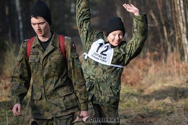 Uczniowie z „dwójki” w IV edycji Rajdu Żołnierza na poligonie w Bemowie Piskim [26.11.2015] - zdjęcie #87 - eOstroleka.pl