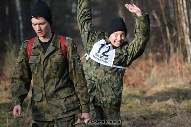Uczniowie z „dwójki” w IV edycji Rajdu Żołnierza na poligonie w Bemowie Piskim [26.11.2015] - zdjęcie #61 - eOstroleka.pl