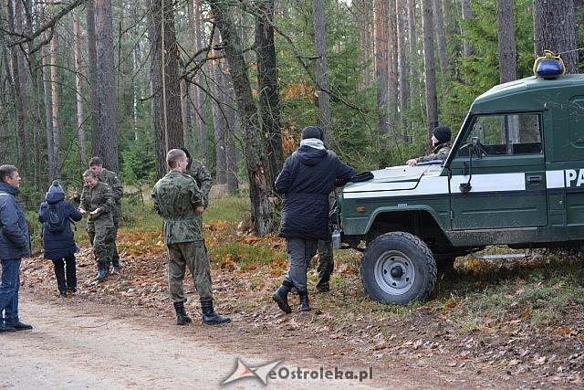 Uczniowie z „dwójki” w IV edycji Rajdu Żołnierza na poligonie w Bemowie Piskim [26.11.2015] - zdjęcie #57 - eOstroleka.pl