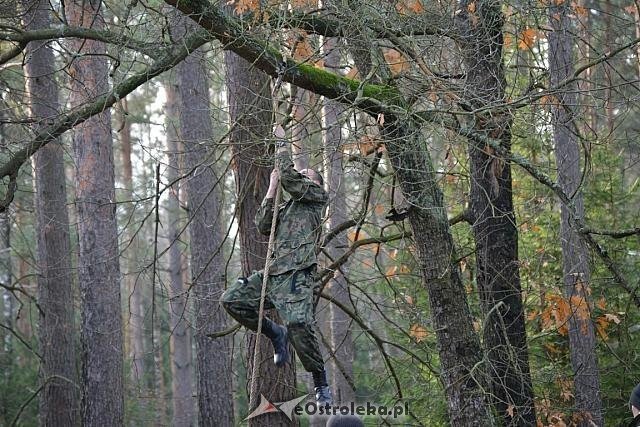 Uczniowie z „dwójki” w IV edycji Rajdu Żołnierza na poligonie w Bemowie Piskim [26.11.2015] - zdjęcie #56 - eOstroleka.pl