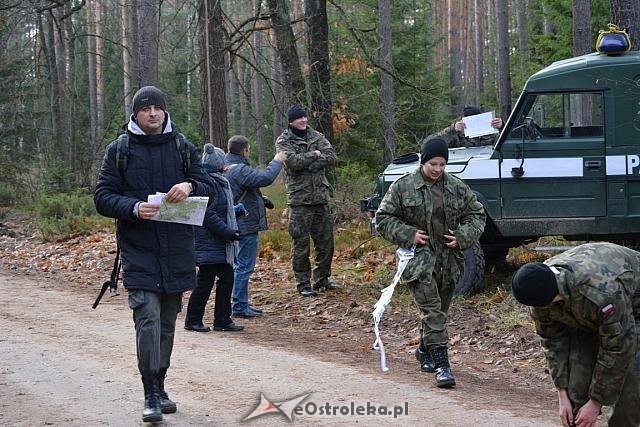 Uczniowie z „dwójki” w IV edycji Rajdu Żołnierza na poligonie w Bemowie Piskim [26.11.2015] - zdjęcie #51 - eOstroleka.pl