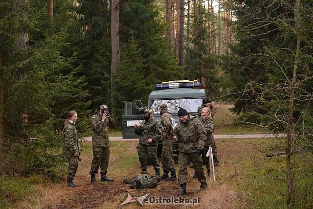 Uczniowie z „dwójki” w IV edycji Rajdu Żołnierza na poligonie w Bemowie Piskim [26.11.2015] - zdjęcie #33 - eOstroleka.pl