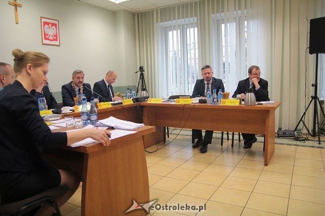 XVIII sesja Rady Miasta w Ostrołęce [26.11.2015] - zdjęcie #1 - eOstroleka.pl