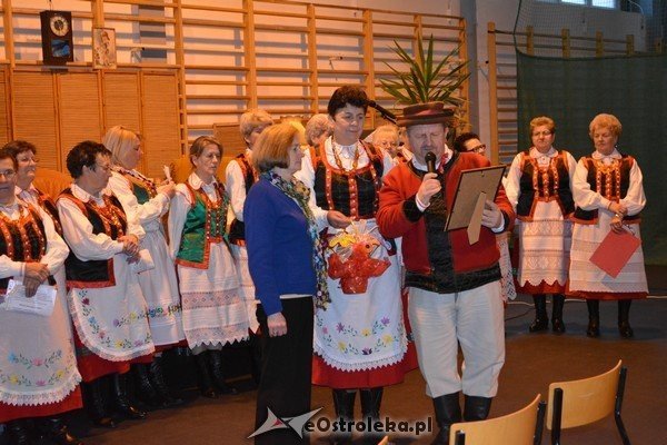 „Moralność pani Dulskiej” w wykonaniu aktorów z Koła Gospodyń Wiejskich z Kamianki [30.11.2015] - zdjęcie #7 - eOstroleka.pl