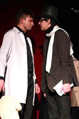 „Coś tu nie gra”: Premiera teatralna w Klubie Oczko [30.11.2015] - zdjęcie #12 - eOstroleka.pl