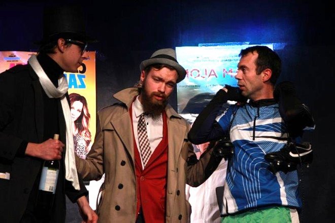 „Coś tu nie gra”: Premiera teatralna w Klubie Oczko [30.11.2015] - zdjęcie #9 - eOstroleka.pl