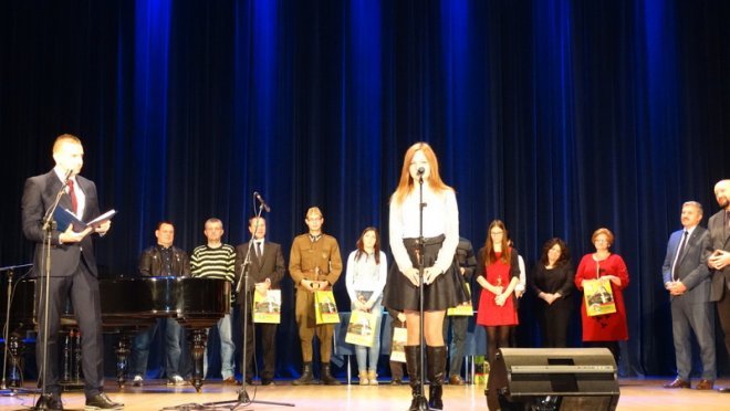 Gala Wolontariatu z Miejskim Ośrodkiem Pomocy Rodzinie [01.12.2015] - zdjęcie #63 - eOstroleka.pl