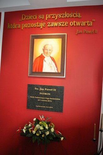 Św. Jan Paweł II patronem „Podstawówki” z Łęgu Starościńskiego [01.12.2015] - zdjęcie #1 - eOstroleka.pl