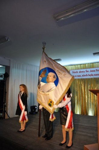 Św. Jan Paweł II patronem „Podstawówki” z Łęgu Starościńskiego [01.12.2015] - zdjęcie #44 - eOstroleka.pl