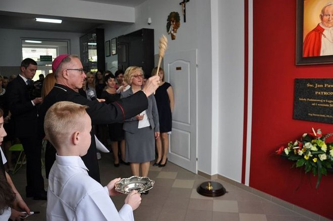 Św. Jan Paweł II patronem „Podstawówki” z Łęgu Starościńskiego [01.12.2015] - zdjęcie #45 - eOstroleka.pl