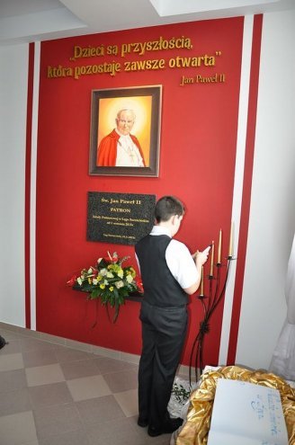 Św. Jan Paweł II patronem „Podstawówki” z Łęgu Starościńskiego [01.12.2015] - zdjęcie #48 - eOstroleka.pl