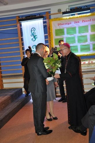 Św. Jan Paweł II patronem „Podstawówki” z Łęgu Starościńskiego [01.12.2015] - zdjęcie #10 - eOstroleka.pl