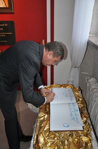 Św. Jan Paweł II patronem „Podstawówki” z Łęgu Starościńskiego [01.12.2015] - zdjęcie #8 - eOstroleka.pl