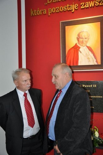 Św. Jan Paweł II patronem „Podstawówki” z Łęgu Starościńskiego [01.12.2015] - zdjęcie #3 - eOstroleka.pl
