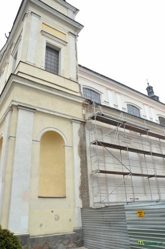 Trwa remont kościoła w Kadzidle [02.12.2015] - zdjęcie #1 - eOstroleka.pl