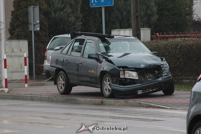Wypadek na skrzyżowaniu ulic Korczaka i Poznańskiej [03.12.2015] - zdjęcie #4 - eOstroleka.pl