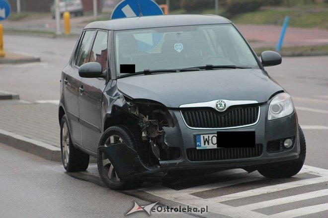 Wypadek na skrzyżowaniu ulic Korczaka i Poznańskiej [03.12.2015] - zdjęcie #8 - eOstroleka.pl