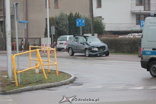 Wypadek na skrzyżowaniu ulic Korczaka i Poznańskiej [03.12.2015] - zdjęcie #9 - eOstroleka.pl