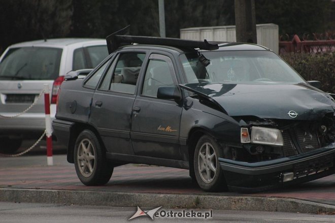 Wypadek na skrzyżowaniu ulic Korczaka i Poznańskiej [03.12.2015] - zdjęcie #1 - eOstroleka.pl
