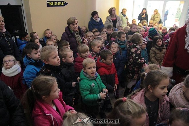 Ostrołęka: Przedszkolaki ubrały choinkę w „Handlowcu” [03.12.2015] - zdjęcie #19 - eOstroleka.pl