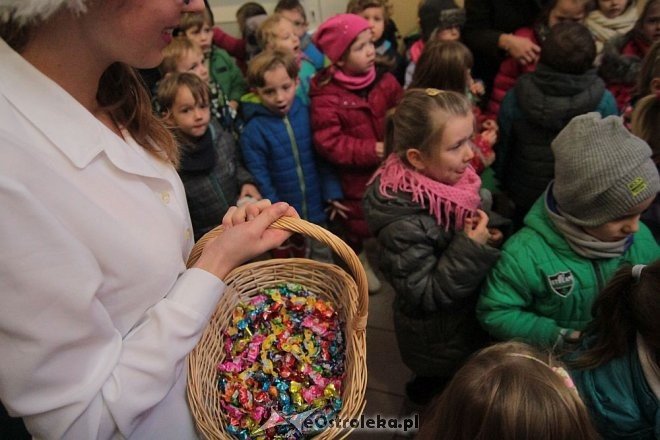 Ostrołęka: Przedszkolaki ubrały choinkę w „Handlowcu” [03.12.2015] - zdjęcie #67 - eOstroleka.pl