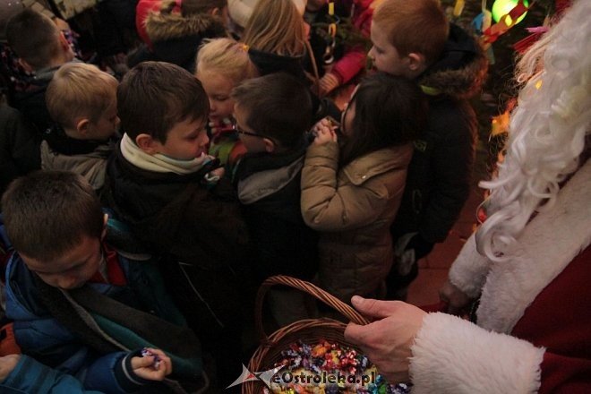 Ostrołęka: Przedszkolaki ubrały choinkę w „Handlowcu” [03.12.2015] - zdjęcie #68 - eOstroleka.pl