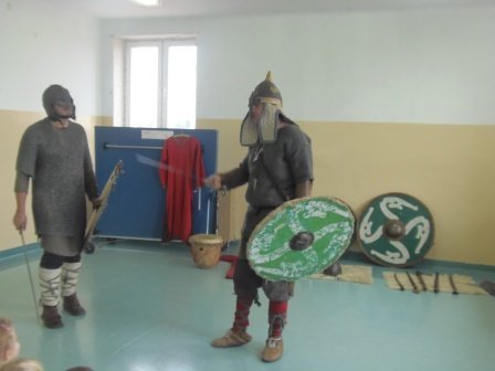 Żywa lekcja historii w Szkole Podstawowej w Pasiekach [03.12.2015] - zdjęcie #6 - eOstroleka.pl
