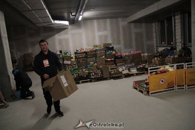 Za nami drugi dzień Świątecznej Zbiórki Żywności: Mamy już niemal 8,5 tony [05.12.2015] - zdjęcie #20 - eOstroleka.pl